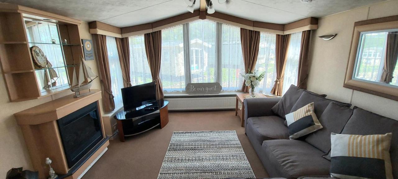A Fashionable Caravan In A Peaceful Seaside Town Sandown Exterior foto